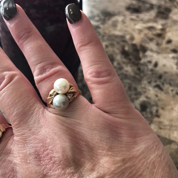 Jewelry - 14KT gold diamonds and pearls ring